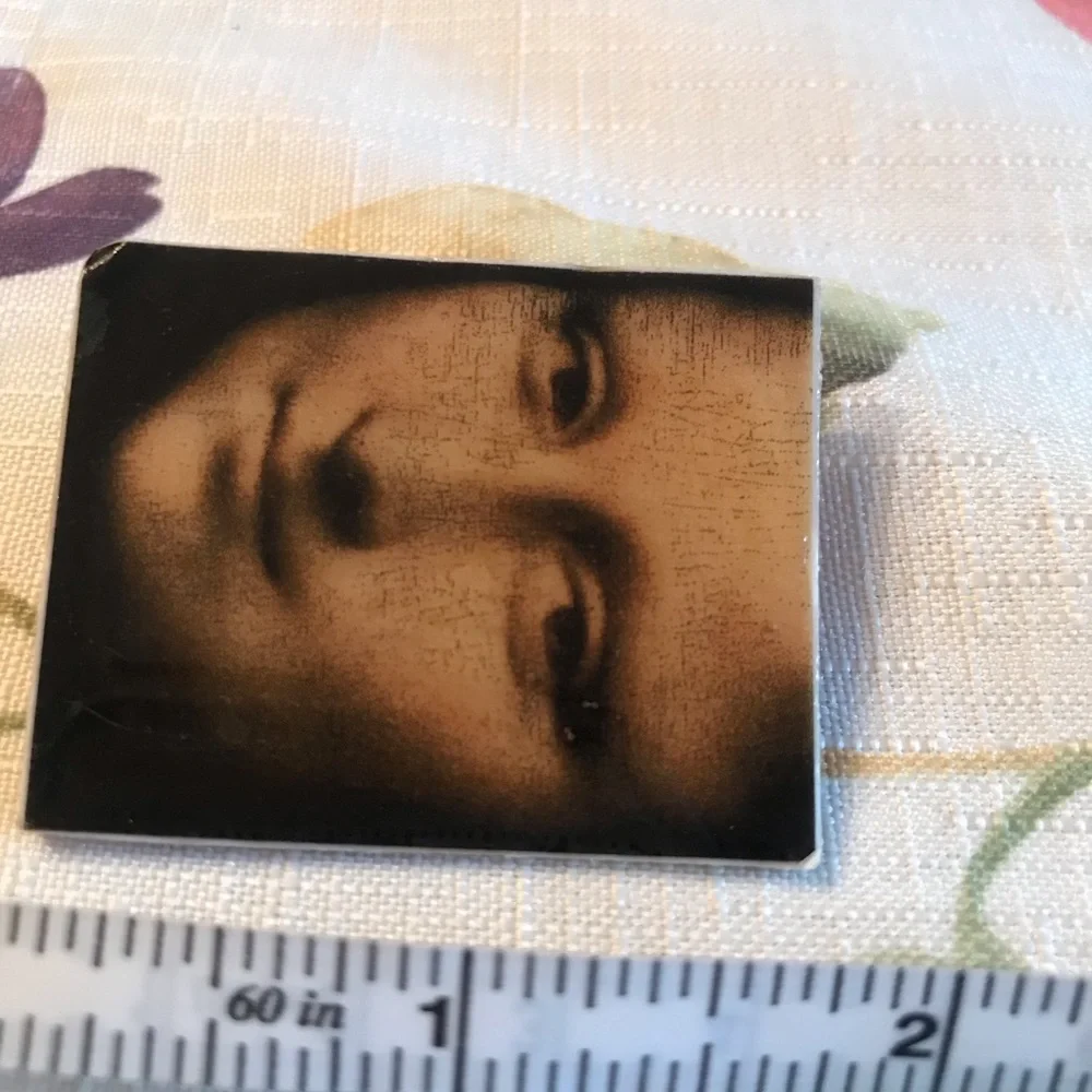 MONA HAND MADE BROOCH - Picture 6 of 7